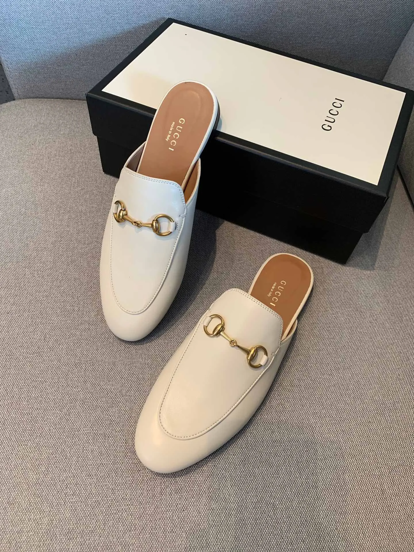 👟👟Ex-factory price 360👟👟Women's Shoes Women's Clothing Women's Shoes Women's Clothing Gucci's classic evergreen horsebit half-drags, the quality of our G series is known to all customers who have seen it. The black upper is made of original imported calfskin, the lining is water-dyed cowhide, and the outsole is imported Italian grade A leather! Pure copper horsebit! The shape of the last is completely comparable to the original product, and the workmanship details are perfect. Welcome to compare🆚 35-40 regular size, 40 customized,